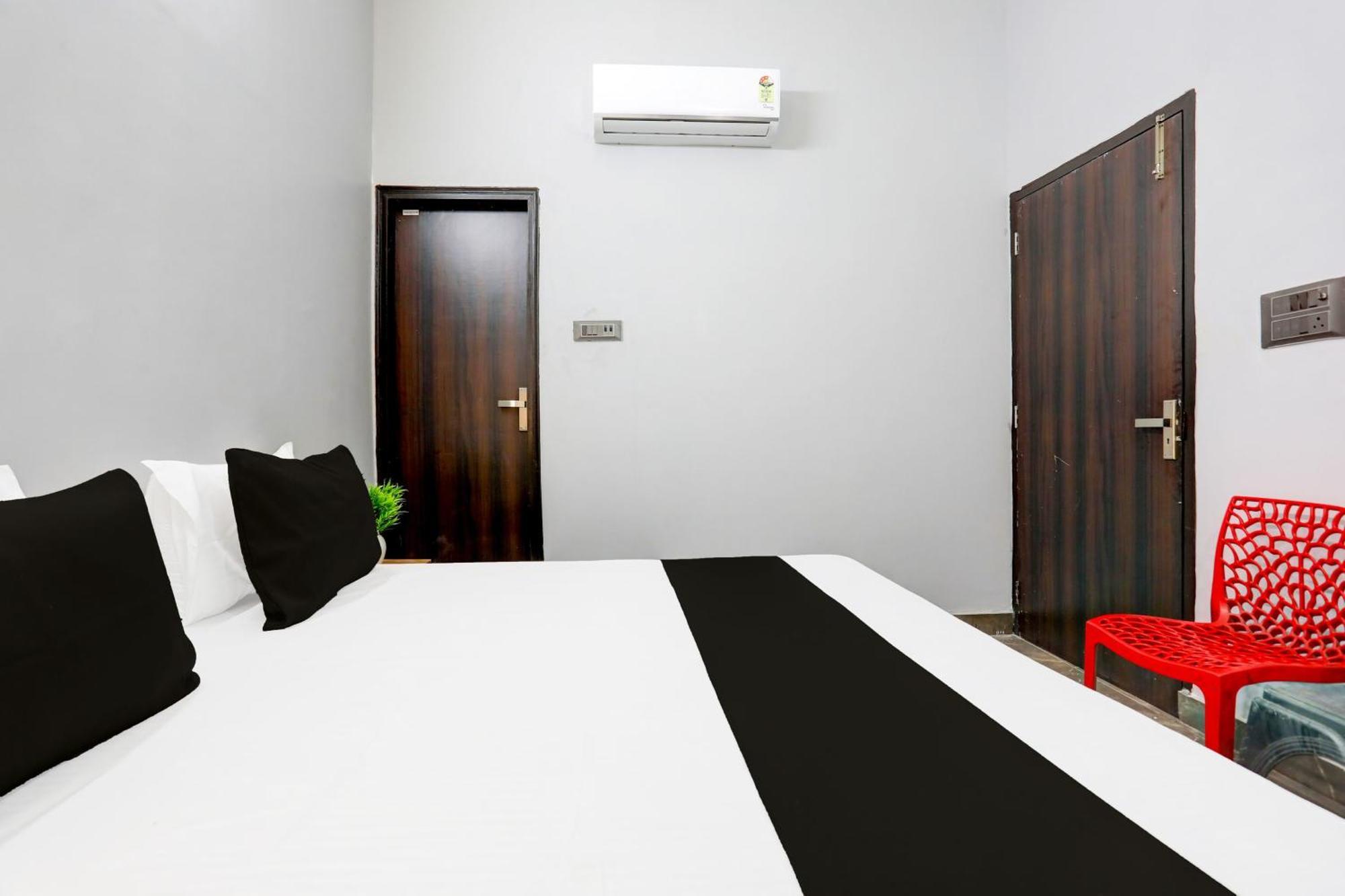Indraprastha Super Hotel Live View מראה חיצוני תמונה
